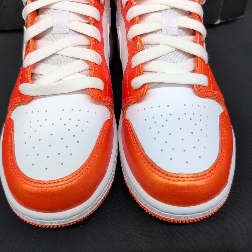 Nike Air Jordan 1 Mid SE Boys Sneaker Shoes Size 4.5Y Metallic Orange DM4228 800 - Picture 5 of 13